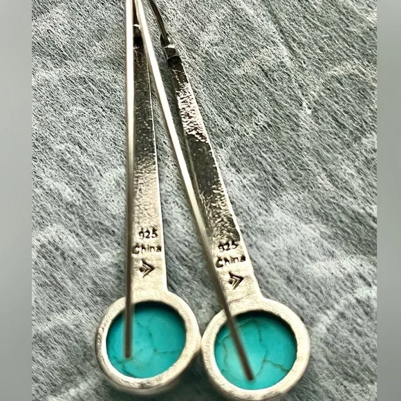 Silpada Vintage Hammered
Sterling Silver & Turquoise
Earrings - Picture 6 of 7